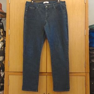 +SZ Levi's Strauss SZ 20 M Perfectly Shaping Skinny Blue Jeans.